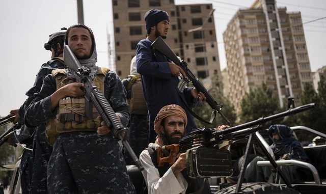 Талибан поднял свой флаг над президентским дворцом в Афганистане