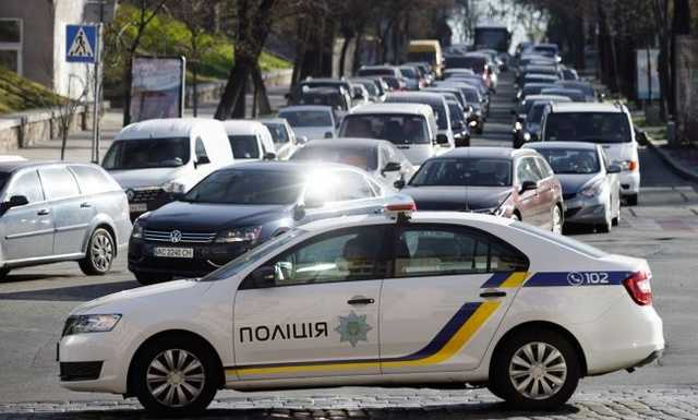 В двух центральных районах Киева перекрыли движение из-за пробега и съемок фильма