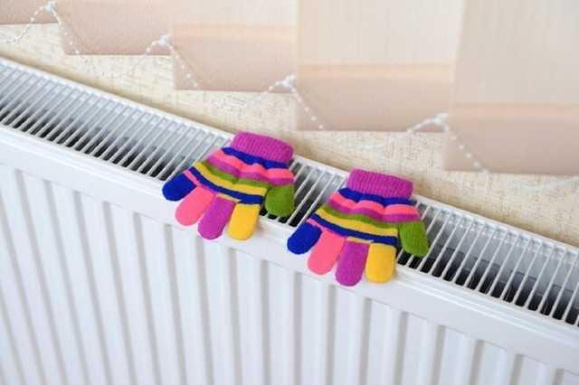 Украинцам с октября пересчитают тарифы: тепло взлетит, а на ток введут новые цены