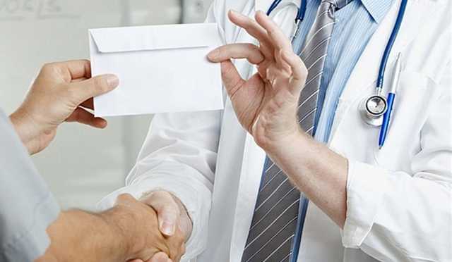 Дополнительно "благодарить" врачей не готовы 68% опрошенных жителей Украины, - опрос