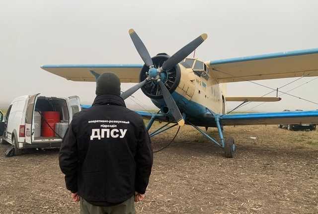 Два украинца и белорус задержаны в Молдове за контрабанду сигарет самолетом