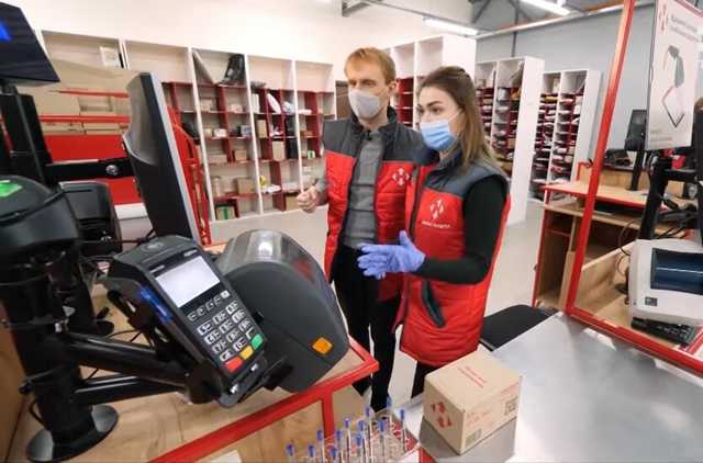 Украинцам показали, чем удивляют чат-боты Новой почты, ПриватБанка и Укрпочты