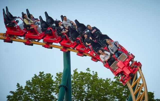 В харьковском парке на высоте остановились "американские горки": пострадавших нет