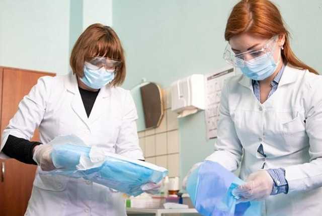 Врачам и медсестрам повысят минималку: новые зарплаты медиков учли в проекте бюджета-2022