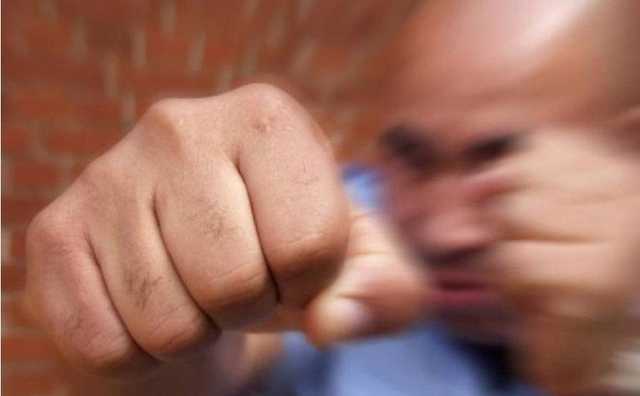 В Каменском полицейский избил в кафе парня и девушку до потери сознания