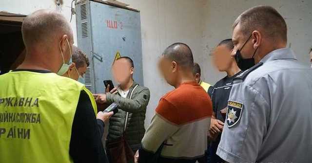 Могут принудительно вернуть в Китай: в Тернопольской области нашли незаконных мигрантов