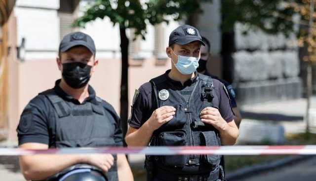 В Днепропетровской области мужчина бросил взрывчатку под автомобиль, есть пострадавший