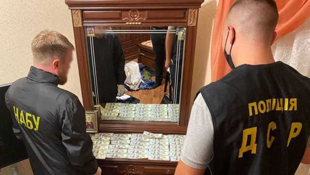 В Винницкой области на взятке поймали главу райсуда