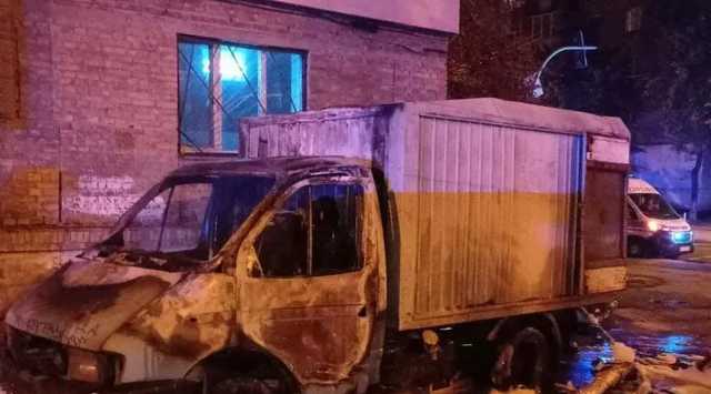 В Киеве мужчина поджег "Газель": не понравилось, как была припаркована