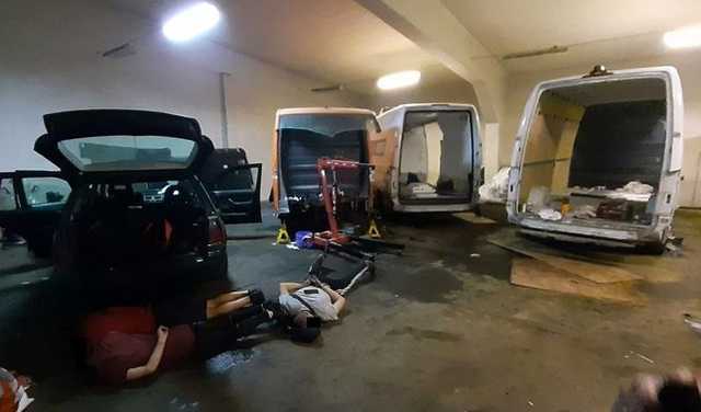 Трех граждан Украины задержали в Польше за сбыт похищенных автомобилей