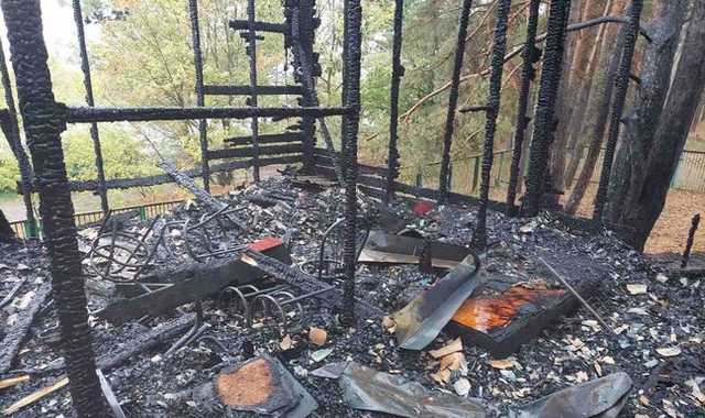 На базе отдыха под Харьковом произошел пожар: два человека госпитализированы, - полиция