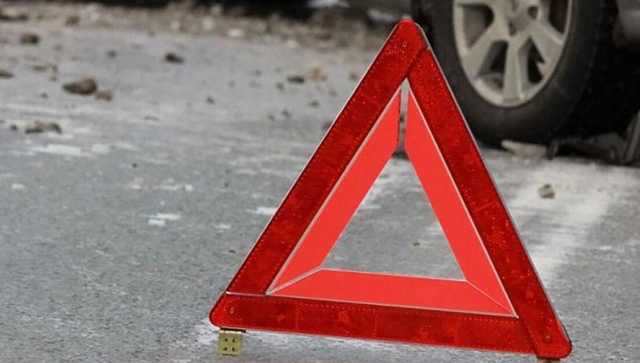 В Днепре автомобиль сильно разогнался и влетел в столб