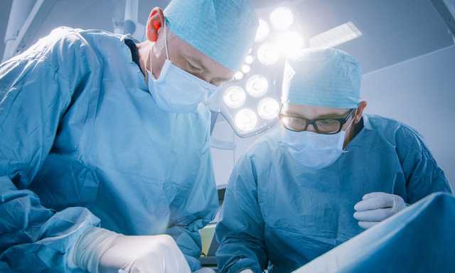 В Индии прооперировали девочку, родившуюся с хоботом: ее сравнили с божеством