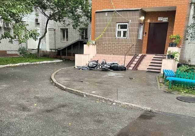 В Киеве при странных обстоятельствах погиб мужчина: тело нашли возле подъезда