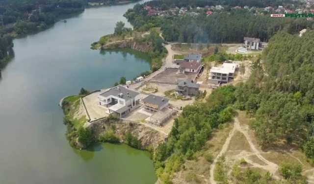 Спортивну базу на березі Тетерева забудували елітними маєтками для депутатів