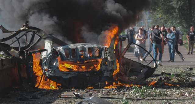 Взрыв автомобиля в Днепре: прокуратура рассматривает две версии