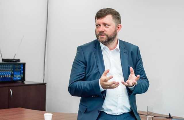 Корниенко прокомментировал деятельность Разумкова: «Не могу отнести к командной»