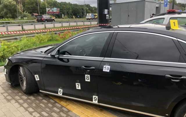 Обстрел машины Шефира квалифицировали как покушение на убийство. Открыто дело