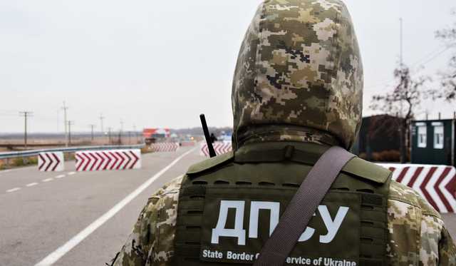 На админгранице с оккупированным Крымом задержали мужчину с медалями от оккупантов