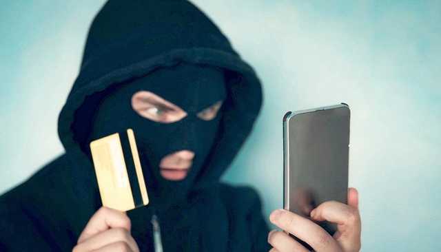 На OLX орудуют аферисты: создают "липовые" сайты "Новой почты" и выманивают деньги