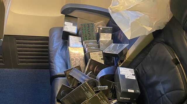 В "Борисполе" разоблачили схему: бортпроводники прятали девайсы Apple в мусор