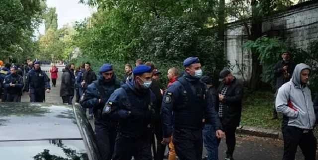 Суд в Киеве оставил в СИЗО автора кричалки про Путина