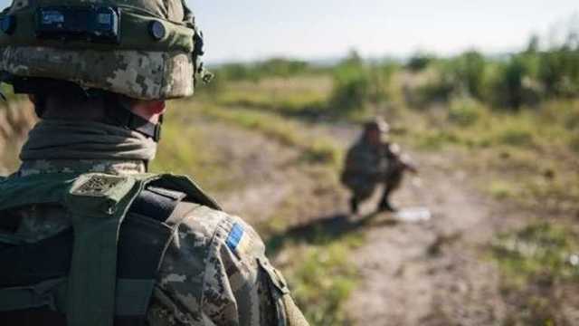 Били из запрещенного оружия: боевики ранили украинского военного на Донбассе