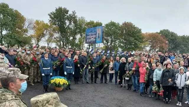 На Харьковщине более тысячи человек почтили погибших в катастрофе Ан-26 курсантов