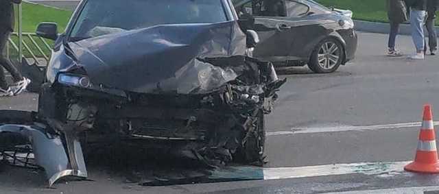 В Днепре авто на скорости влетело в легковушку: двое пострадавших