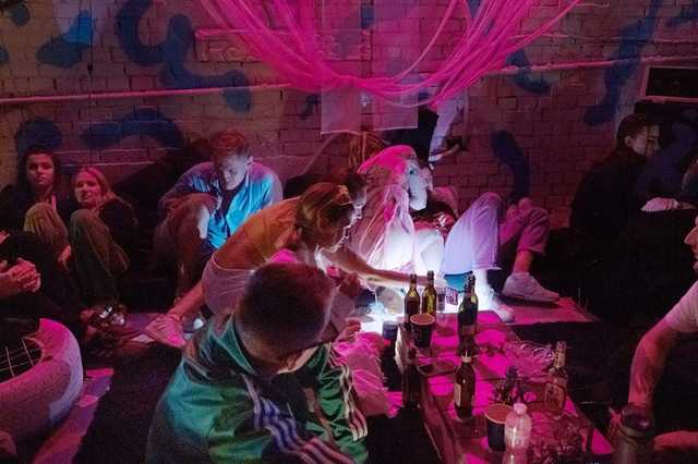 The New York Times назвал Киев "столицей пандемических вечеринок"