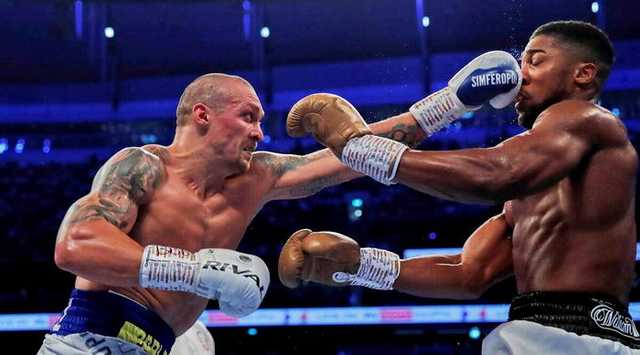 Усик собрался в оккупированный Крым