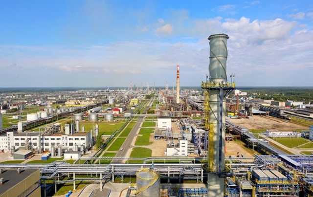 В Беларуси возник пожар на нефтезаводе