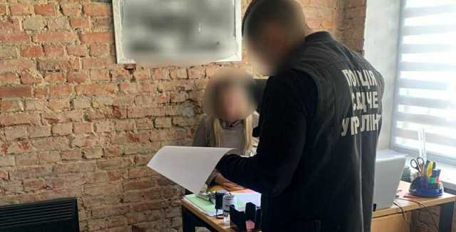 Чиновников НКРЭКУ и «Черновцыоблэнерго» уличили в организации коррупционной схемы