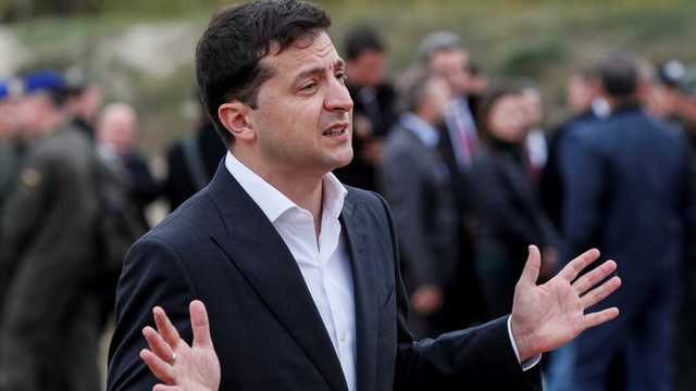 Кто и как помогает расшатывать рейтинг Зеленского?