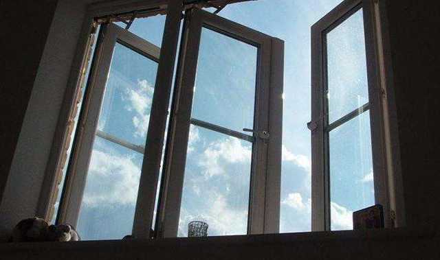 Солдат-срочник выпал из окна казармы в Одессе