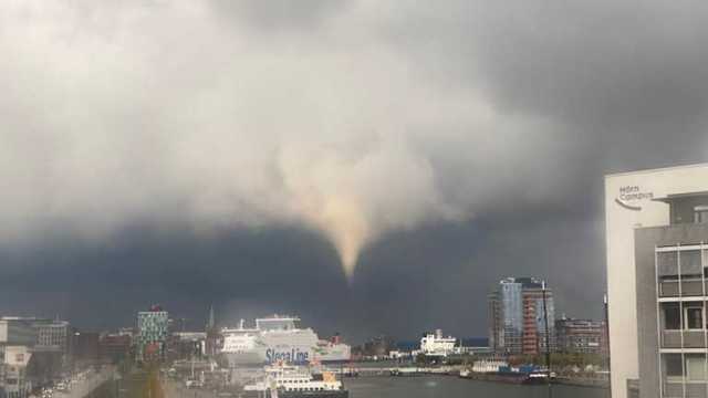 На немецкий город Киль обрушился смерч, есть пострадавшие: впечатляющее видео