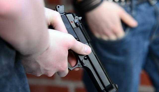 Разборки со стрельбой: в Киеве неизвестные избили продавца мобильных