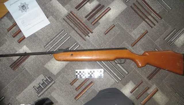 Стрельба в водителя главы Госархива Украины: злоумышленник заявил, что целился в птиц