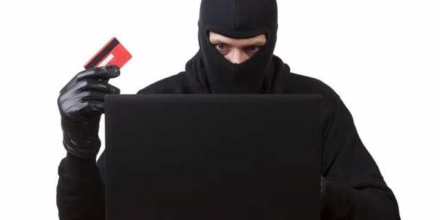 Что делать, если мошенники сняли деньги с вашей карты: украинцам дали советы