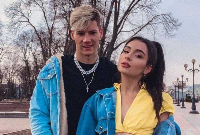 Лицом в асфальт: в Киеве жестко задержали парня Анны Тринчер