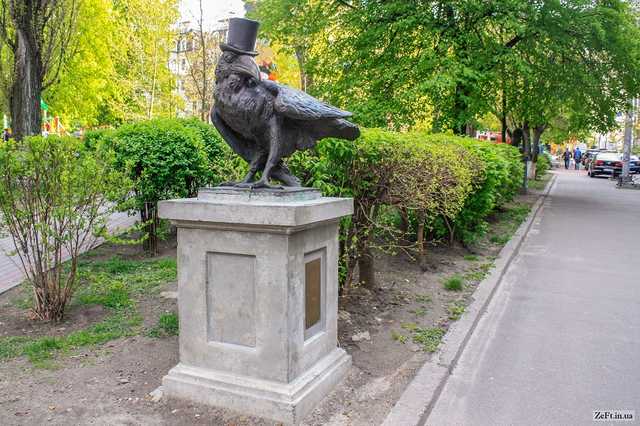 Как столичные чиновники украли миллион на реконструкции сквера в центре Киева