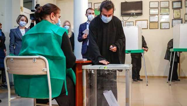 На выборах в Грузии лидирует правящая партия "Грузинская мечта" - exit-poll