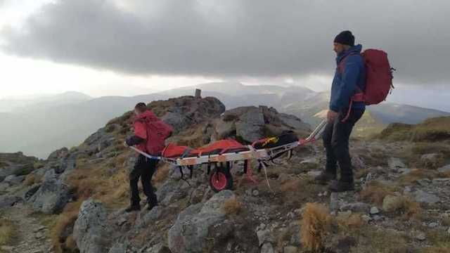 Езда по горам завершилась травмой: в Карпатах перевернулся турист на квадроцикле