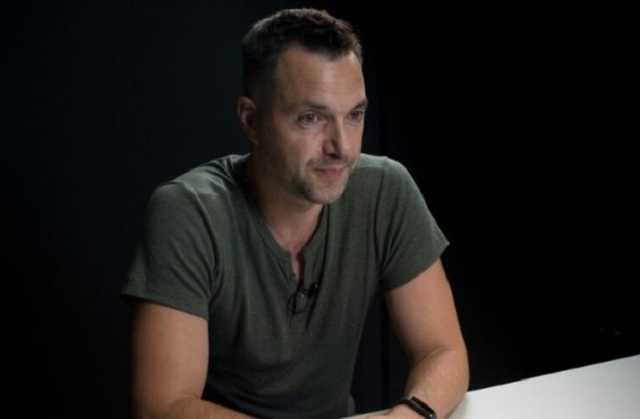 Россия объединяет "ЛНР" и "ДНР" в единое экономическое пространство — причину назвал Арестович