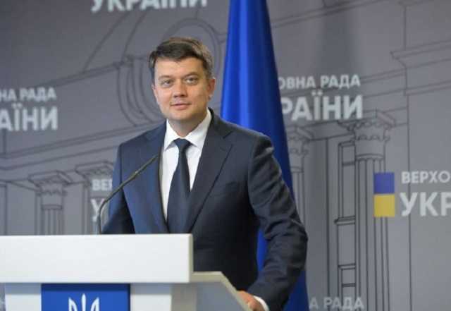 Відставка незаконна, але до суду звертатися не буду, – Разумков