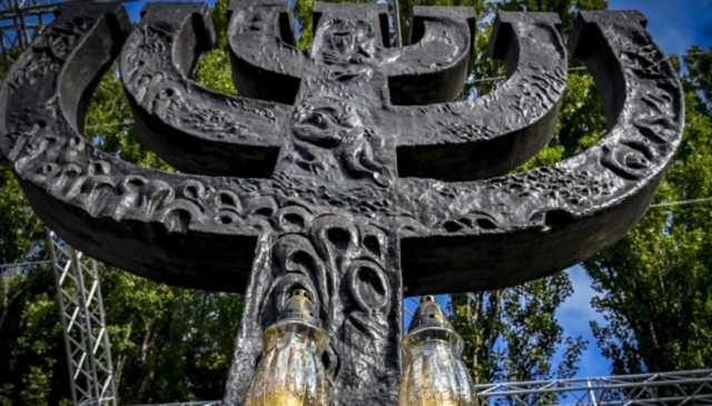 В Киеве началась официальная церемония памяти жертв Бабьего Яра