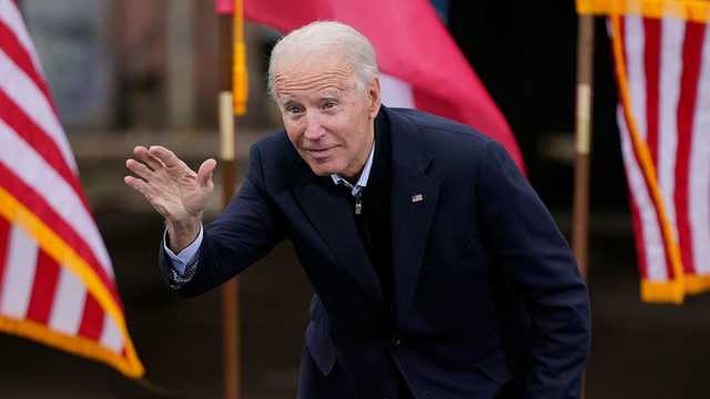 Рейтинг Байдена рекордно упал до 38%