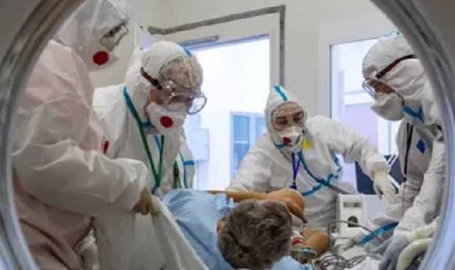 В Александровской больнице Киева "кавалькада" скорых с COVID-больными: врач озвучил детали