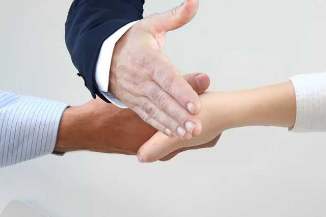 "На спор": в Киеве парень специально бросился под машину