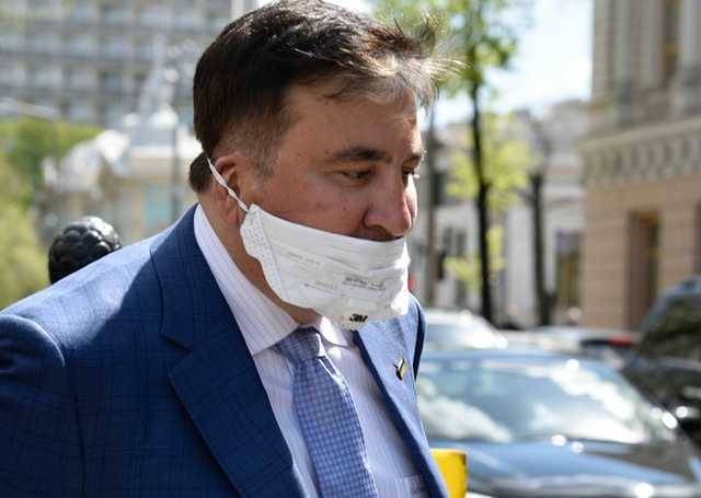 Минюст Грузии заявил, что Саакашвили начал принимать пищу